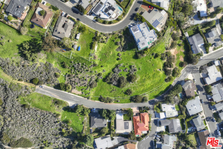 Land in Pacific Palisades