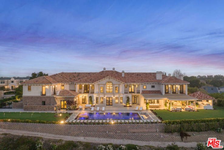Residential Home in Calabasas