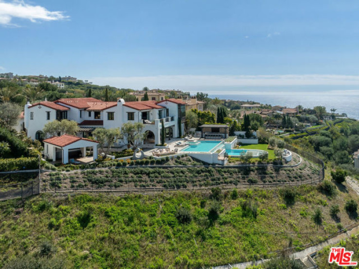 Residential Lease in Crystal Cove