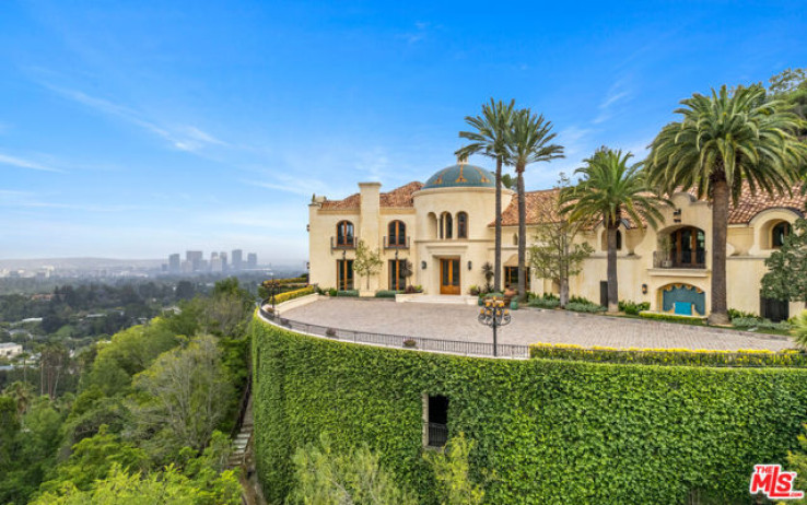 9 Bed Home to Rent in Beverly Hills, California