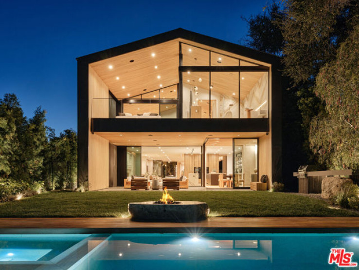Residential Home in Pacific Palisades