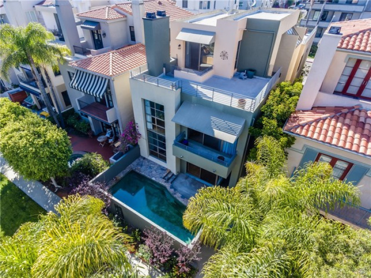 Residential Home in Marina Del Rey