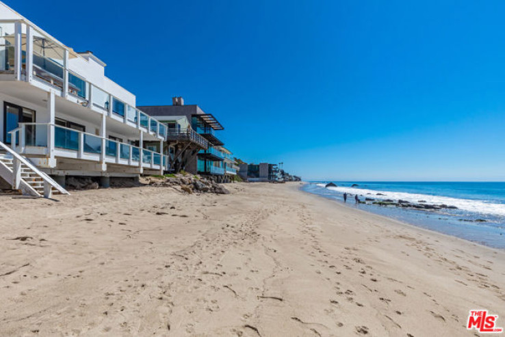 4 Bed Home to Rent in Malibu, California