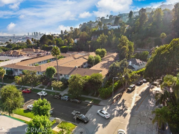 Residential Income in Sunset Strip - Hollywood Hills West