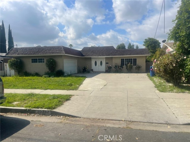 4 Bed Home to Rent in Winnetka, California