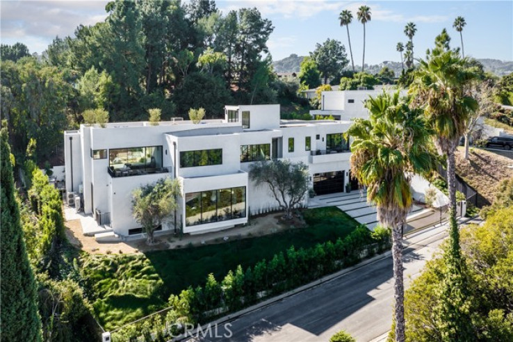 7 Bed Home for Sale in Sherman Oaks, California