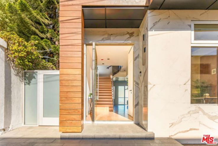 5 Bed Home for Sale in Los Angeles, California