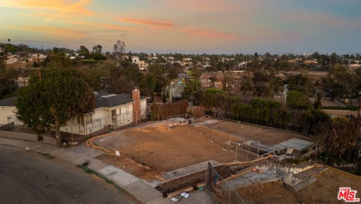 Land in Pacific Palisades