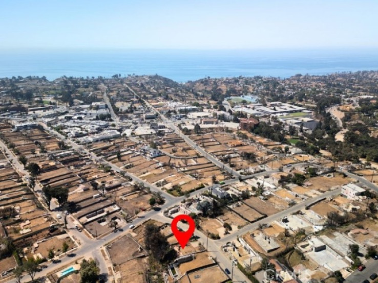 Land in Pacific Palisades