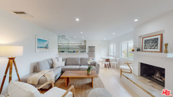 Residential Home in Malibu Beach