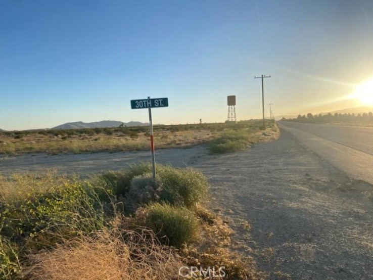 Land in Mojave