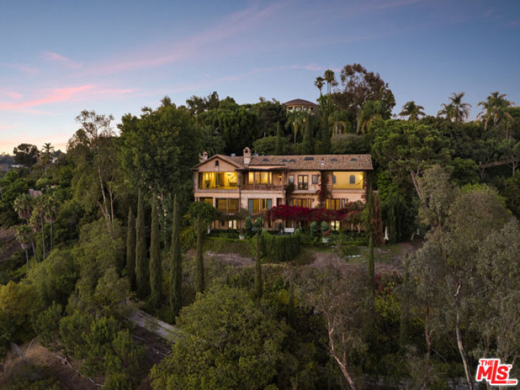 Residential Home in Bel Air - Holmby Hills