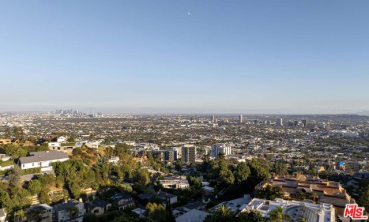 Residential Home in Sunset Strip - Hollywood Hills West