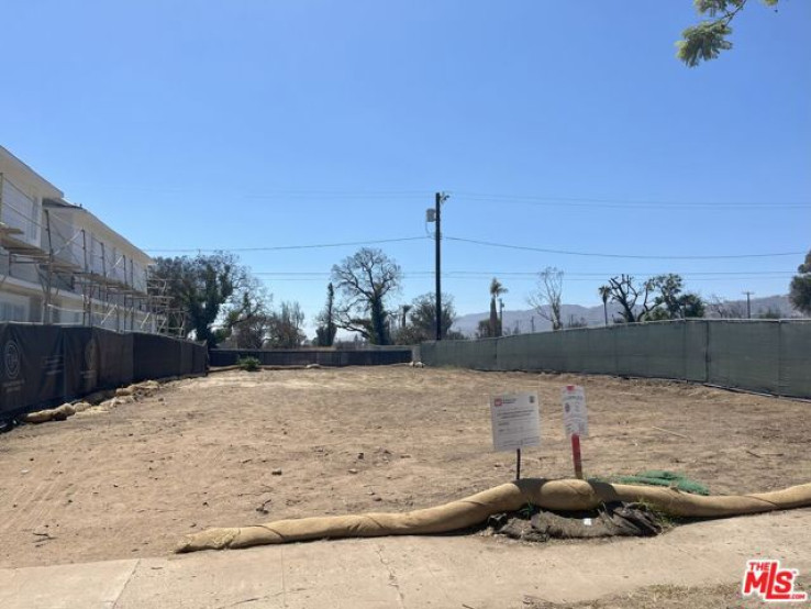 Land in Pacific Palisades