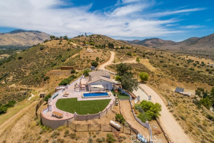5 Bed Home for Sale in Agua Dulce, California
