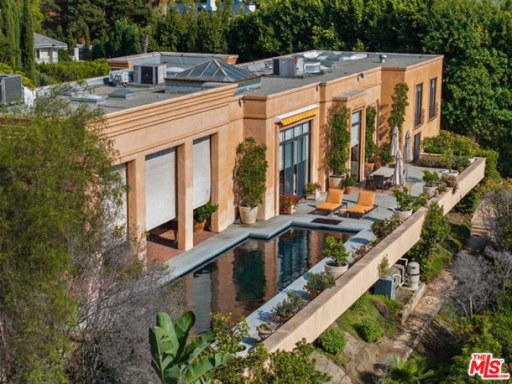 Residential Home in Beverly Hills Post Office