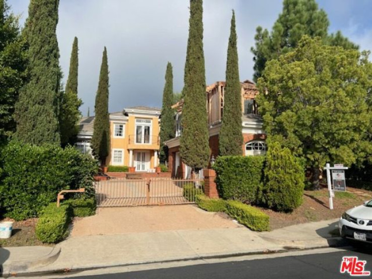 Residential Home in Bel Air - Holmby Hills