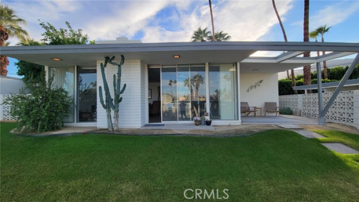 Residential Home in South Palm Desert