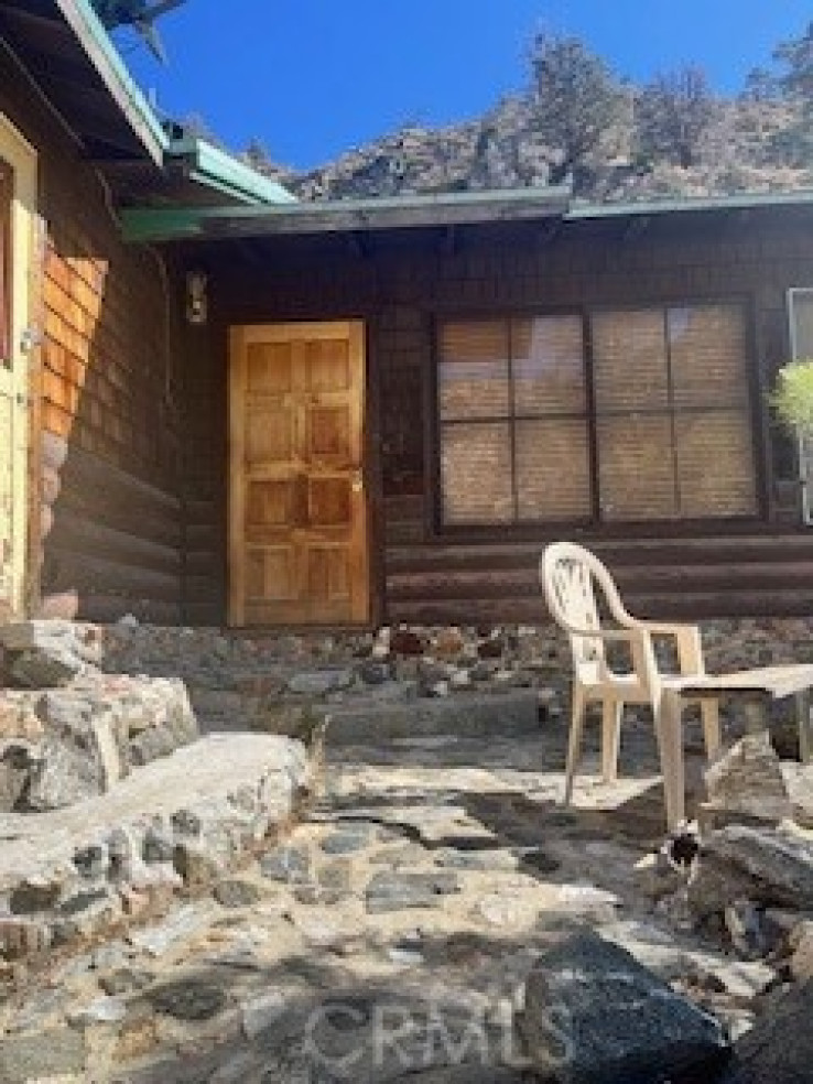 2 Bed Home for Sale in Llano, California