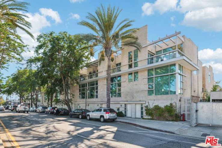 Residential Home in Hollywood