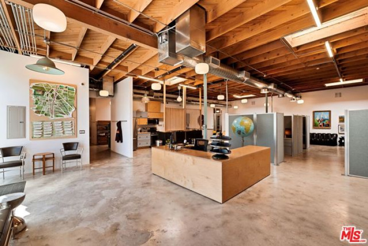 Commercial Lease in Mid Los Angeles