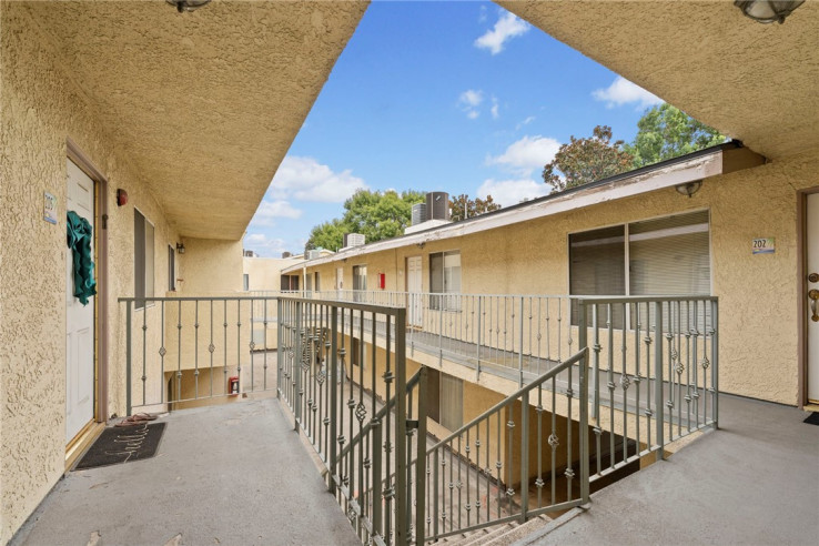 2 Bed Home for Sale in Van Nuys, California