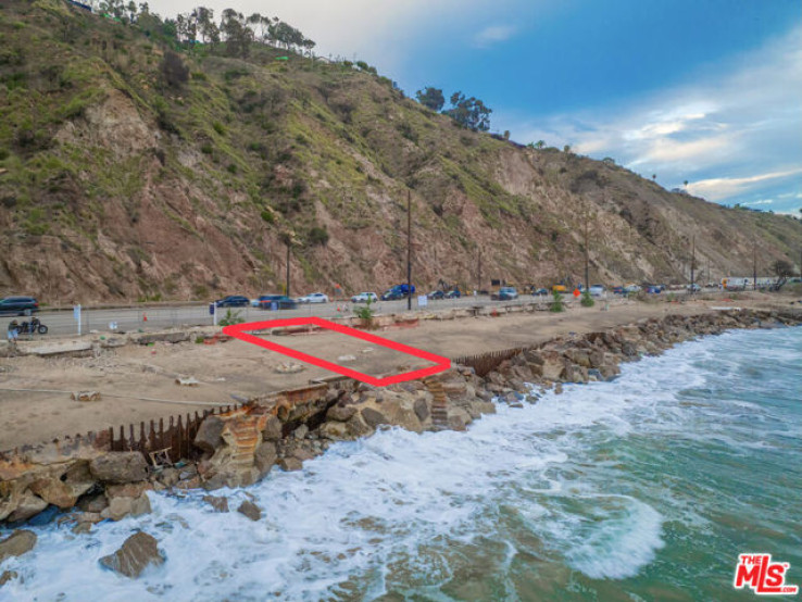 Land in Malibu Beach
