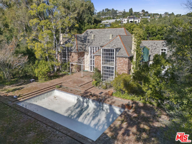 Residential Home in Bel Air - Holmby Hills