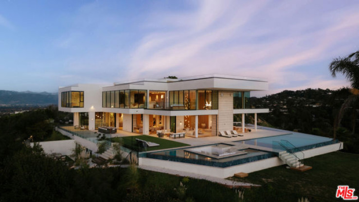8 Bed Home for Sale in Encino, California