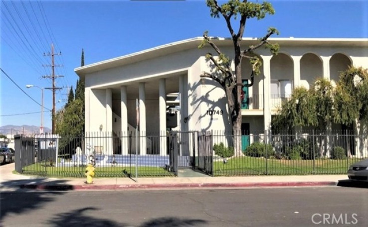 1 Bed Home for Sale in Sun Valley, California