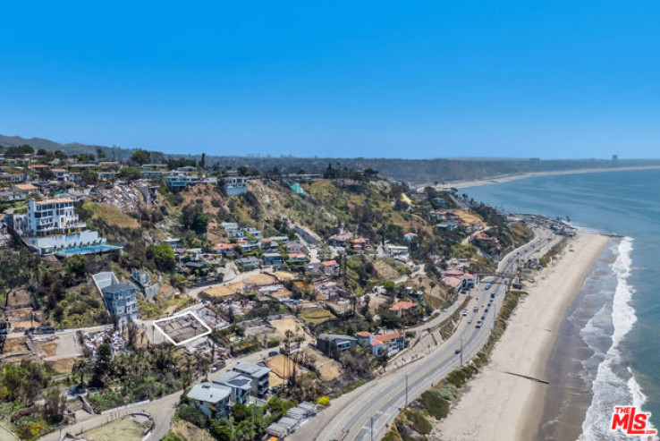 Land in Pacific Palisades