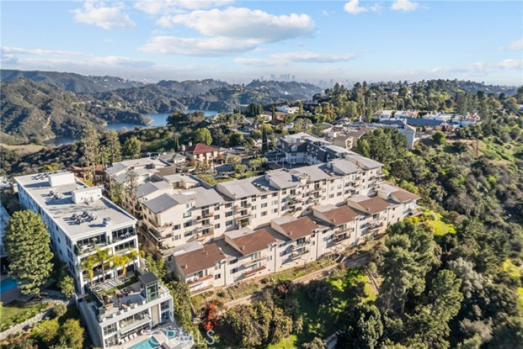 Residential Home in Bel Air - Holmby Hills