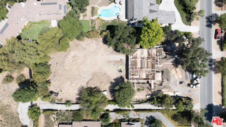 Land in Hidden Hills