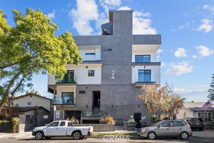 Commercial Sale in Mid-Wilshire