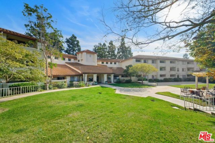 1 Bed Home for Sale in Pacific Palisades, California