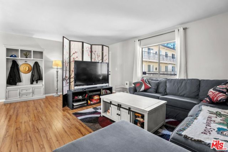 2 Bed Home for Sale in Sherman Oaks, California