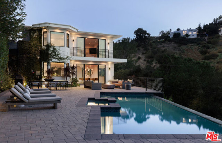 Residential Home in Sherman Oaks