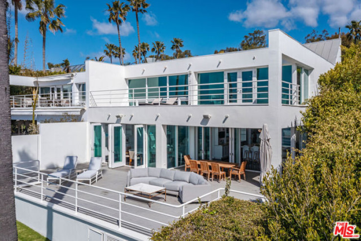 Residential Home in Malibu Beach