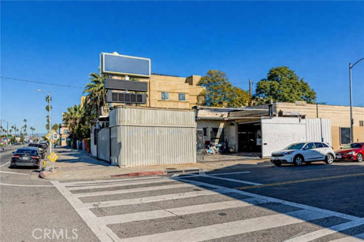 Commercial Sale in Metropolitan South