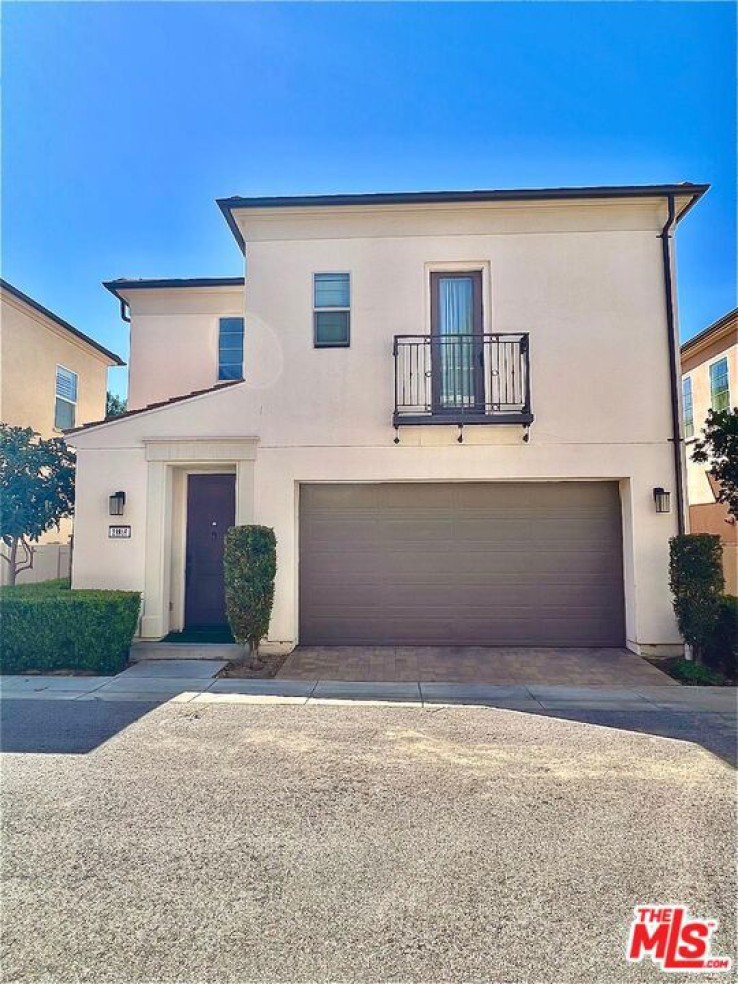 2 Bed Home for Sale in Santa Clarita, California