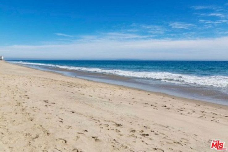 Land in Malibu Beach