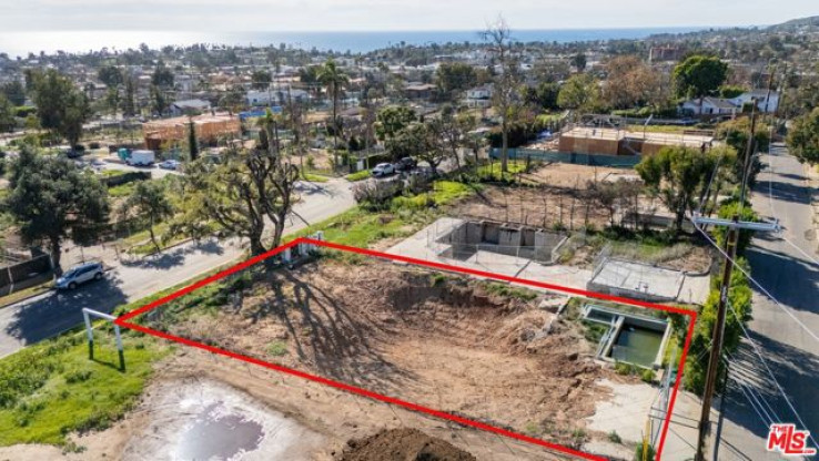 Land in Pacific Palisades
