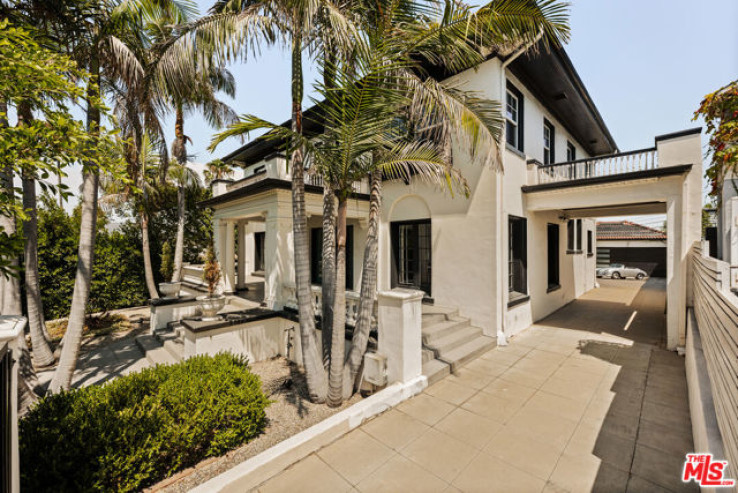 Residential Home in Mid-Wilshire
