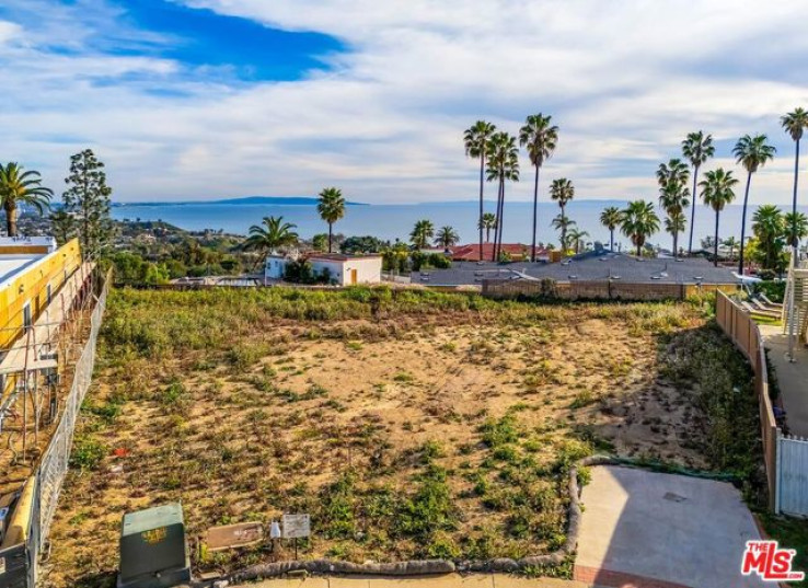 Land in Pacific Palisades