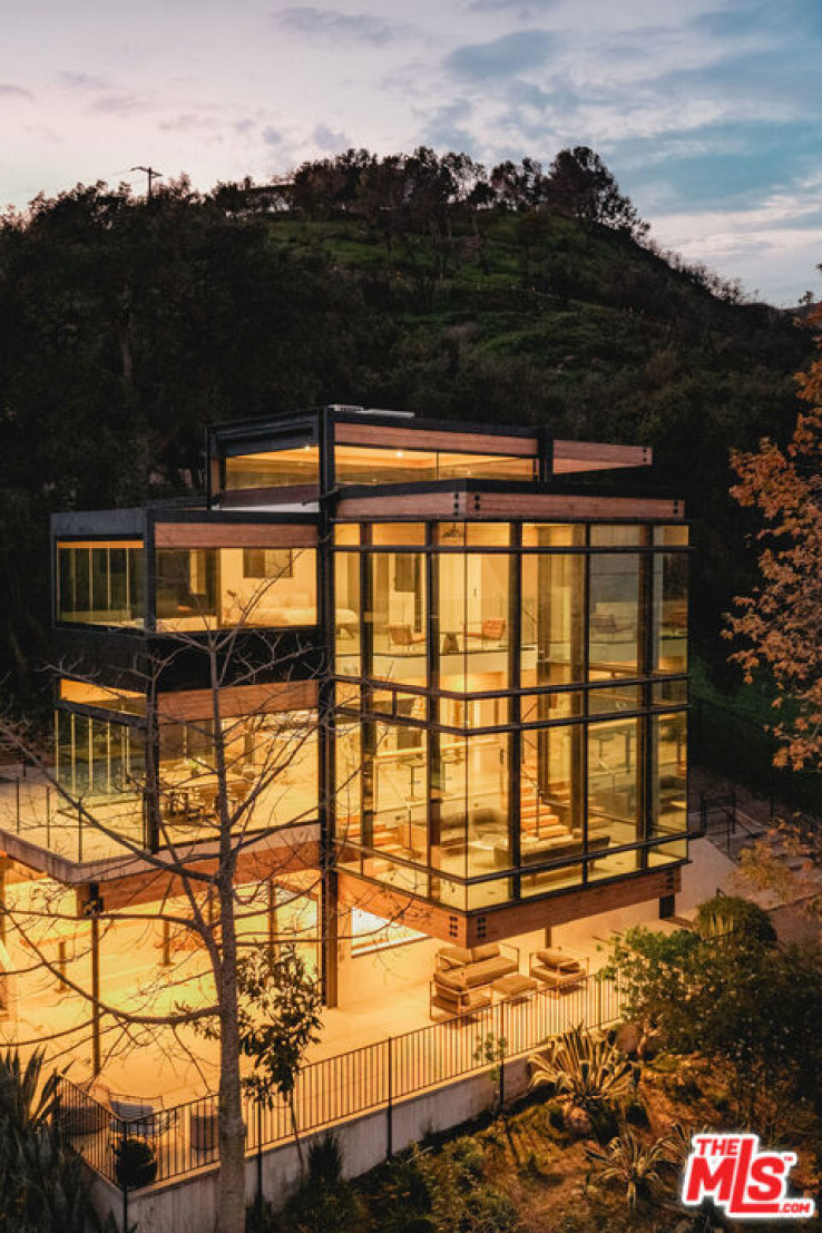 2 Bed Home for Sale in Malibu, California