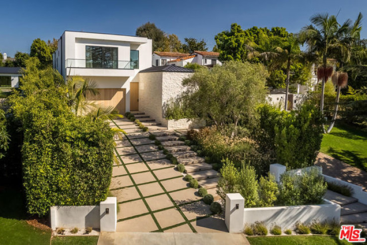 5 Bed Home for Sale in Los Angeles, California