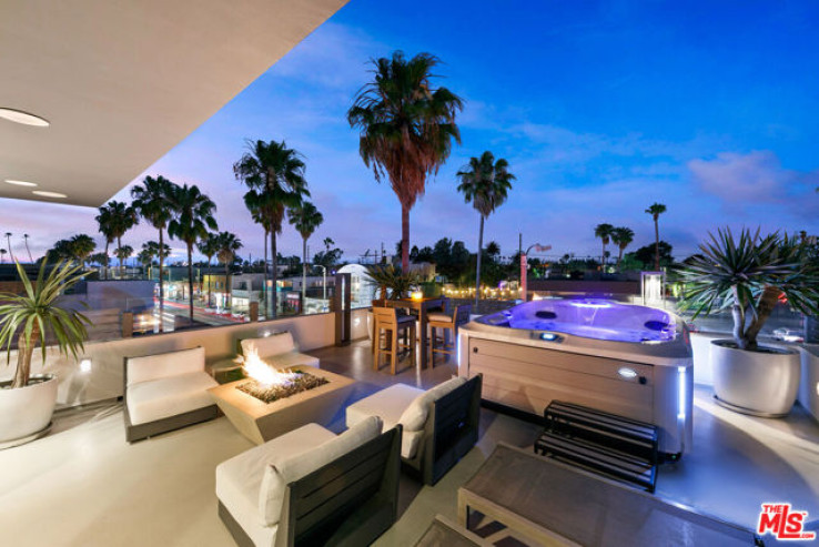 3 Bed Home for Sale in Venice, California