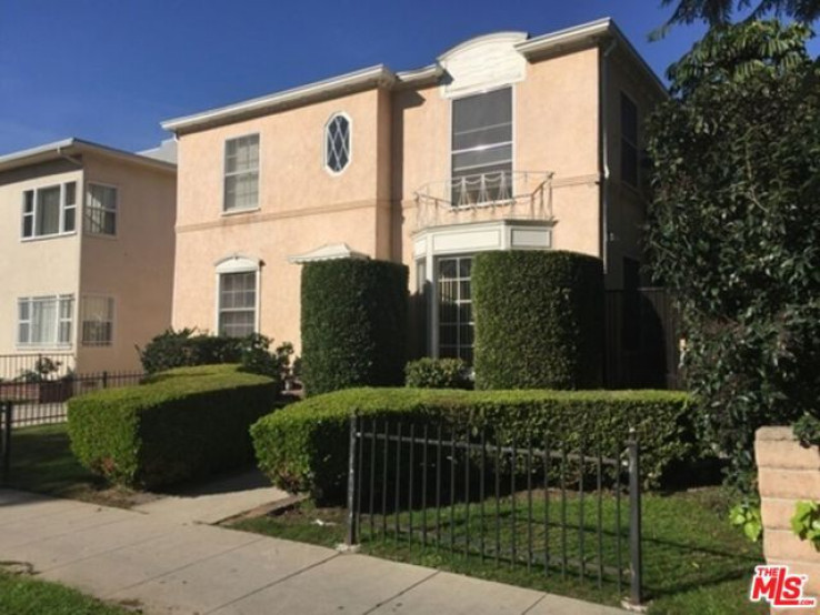 Residential Income in Hollywood