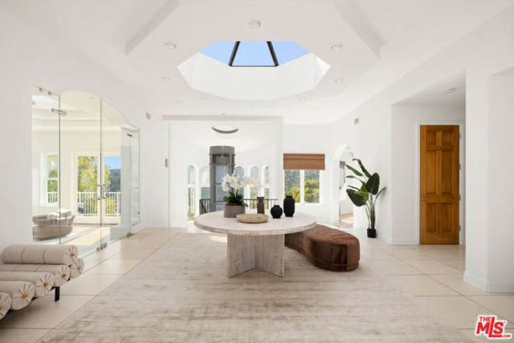 Residential Home in Bel Air - Holmby Hills
