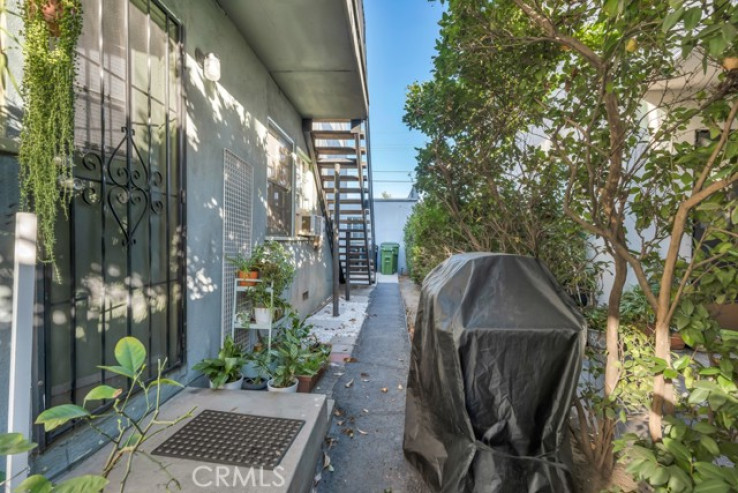 Residential Income in North Hollywood